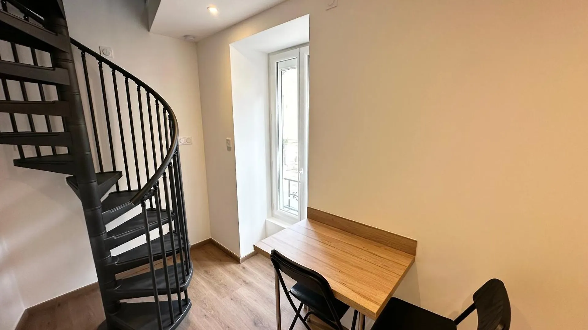 アパート Place Saint Paul Triplex 19M2 ヴィエンヌ フランス